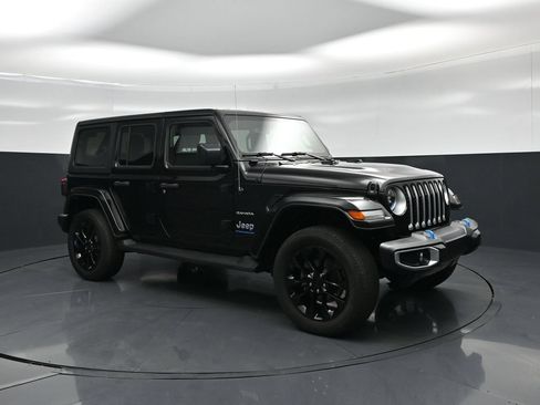 Used 2023 Jeep Wrangler Unlimited Sahara AWD/4WD image 18