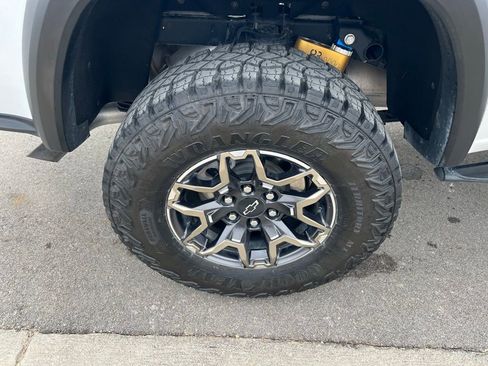 Used 2024 Chevrolet Colorado ZR2 w/ ZR2 Convenience Package III image 11