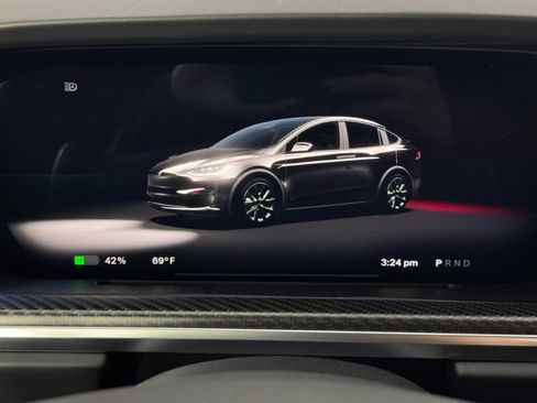 Used 2022 Tesla Model X Plaid image 17