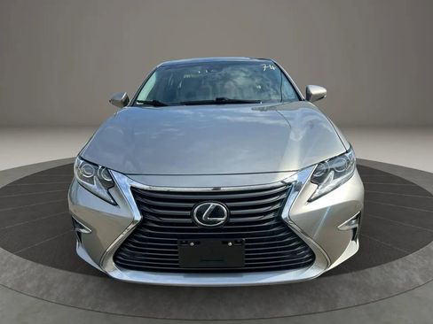 Used 2018 Lexus ES 350 w/ Luxury Package w/Wood Trim FWD image 2