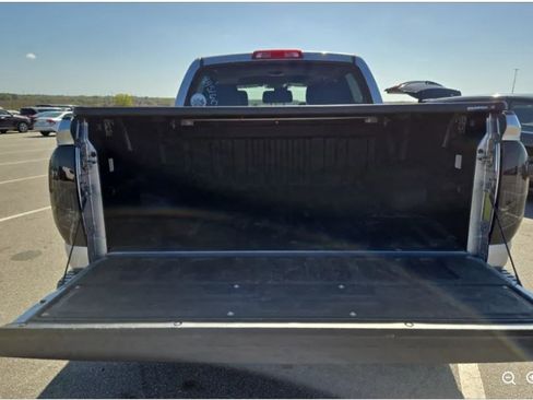 Used 2019 Toyota Tundra Limited w/ Limited Premium Package AWD/4WD image 11