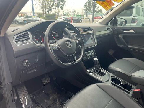 Used 2019 Volkswagen Tiguan SE image 18