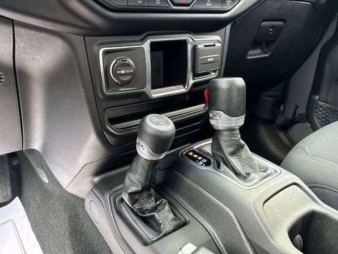 Used 2023 Jeep Gladiator Sport image 20