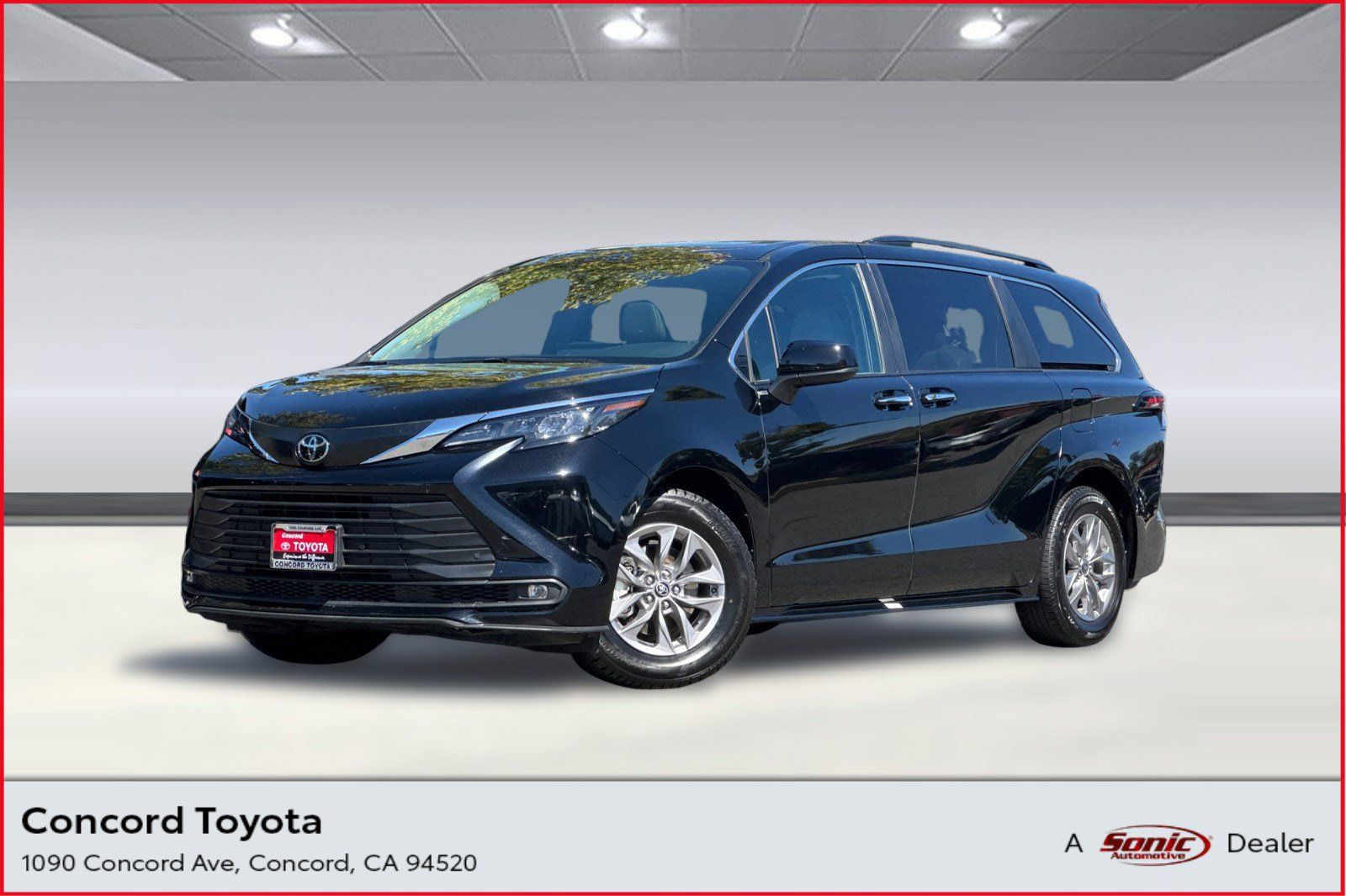 Used 2026 Toyota Sienna XLE FWD image 1