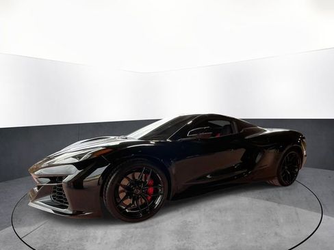 Used 2025 Chevrolet Corvette Z06 RWD image 3
