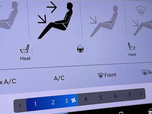 Used 2022 Chrysler Pacifica Touring-L w/ Uconnect Theater Family Group image 20