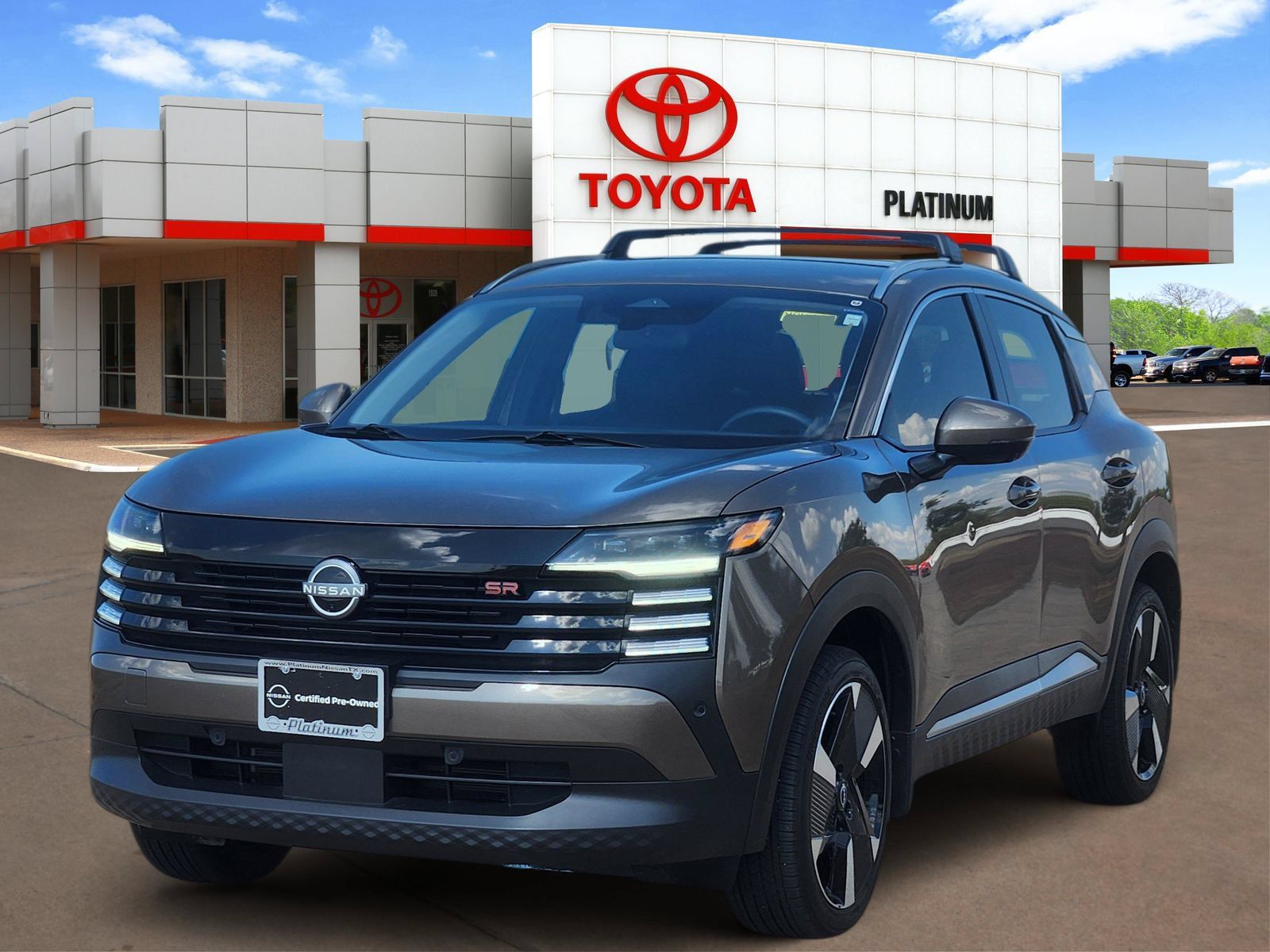 Used 2025 Nissan Kicks SR FWD image 2
