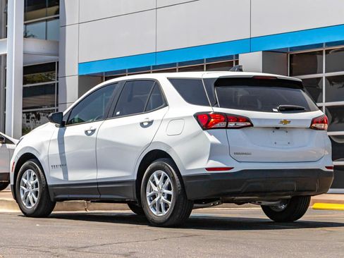 Used 2023 Chevrolet Equinox LS w/ LS Convenience Package FWD image 3
