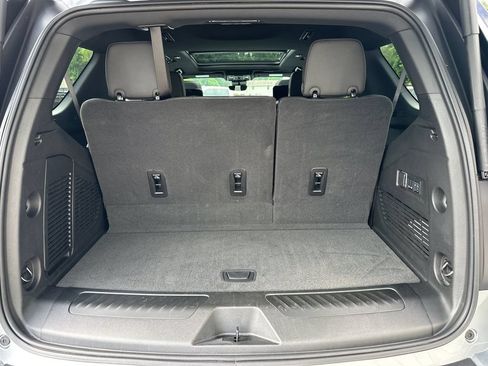 Used 2025 GMC Yukon Elevation w/ Elevation Premium Package RWD image 19