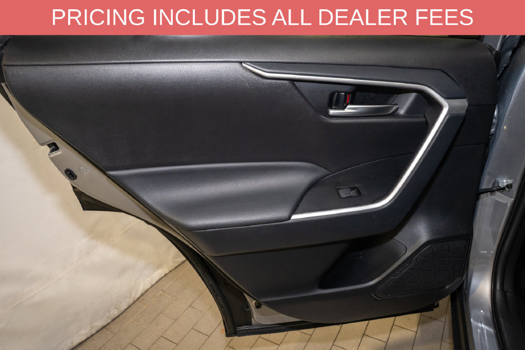 Used 2025 Toyota RAV4 XLE FWD image 9