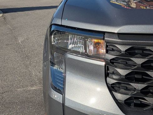 New 2025 Ford Maverick XL image 10