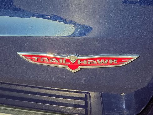 Used 2018 Jeep Grand Cherokee Trailhawk AWD/4WD image 9
