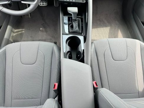 Used 2025 Hyundai Elantra SEL image 9