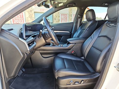 Used 2024 Cadillac XT4 Premium Luxury image 10