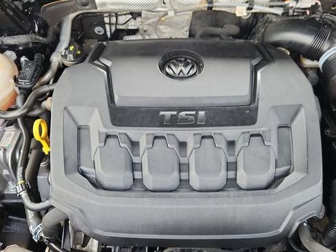 Used 2020 Volkswagen Tiguan SE w/ 3rd Row Seat Package image 16