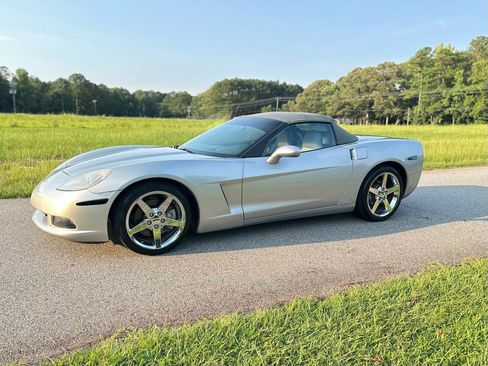 Used 2006 Chevrolet Corvette Coupe w/ Preferred Equipment Group RWD image 7