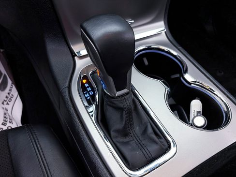 Used 2021 Jeep Grand Cherokee Laredo X image 26