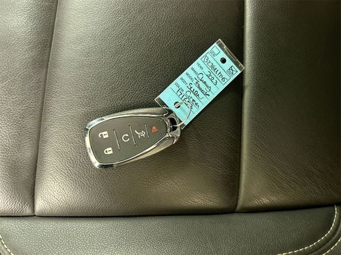 Used 2023 Chevrolet Traverse LT image 12