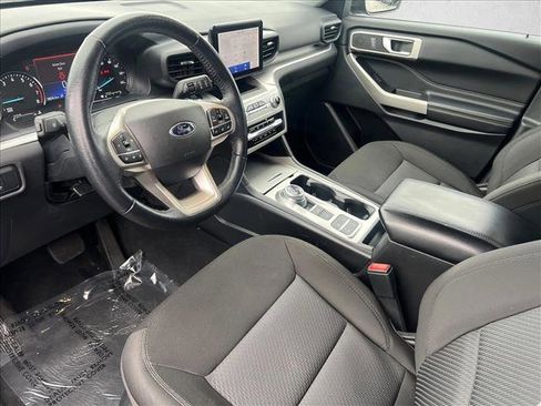 Used 2022 Ford Explorer XLT image 9