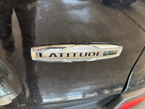Used 2019 Jeep Cherokee Latitude Plus w/ Comfort/Convenience Group AWD/4WD image 24