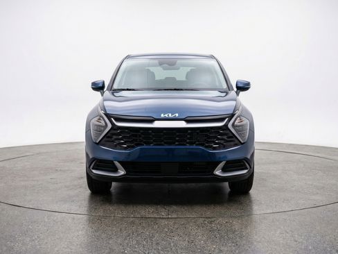 Used 2025 Kia Sportage LX image 2