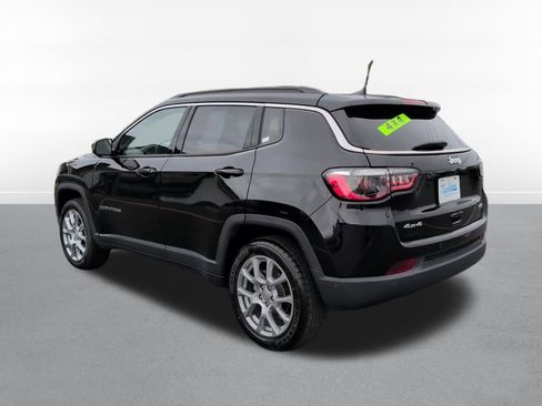 Used 2022 Jeep Compass Latitude AWD/4WD image 8