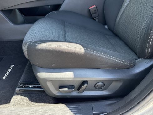 Used 2021 Nissan Rogue SV image 16