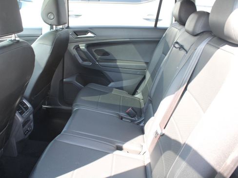 Used 2018 Volkswagen Tiguan SE image 7