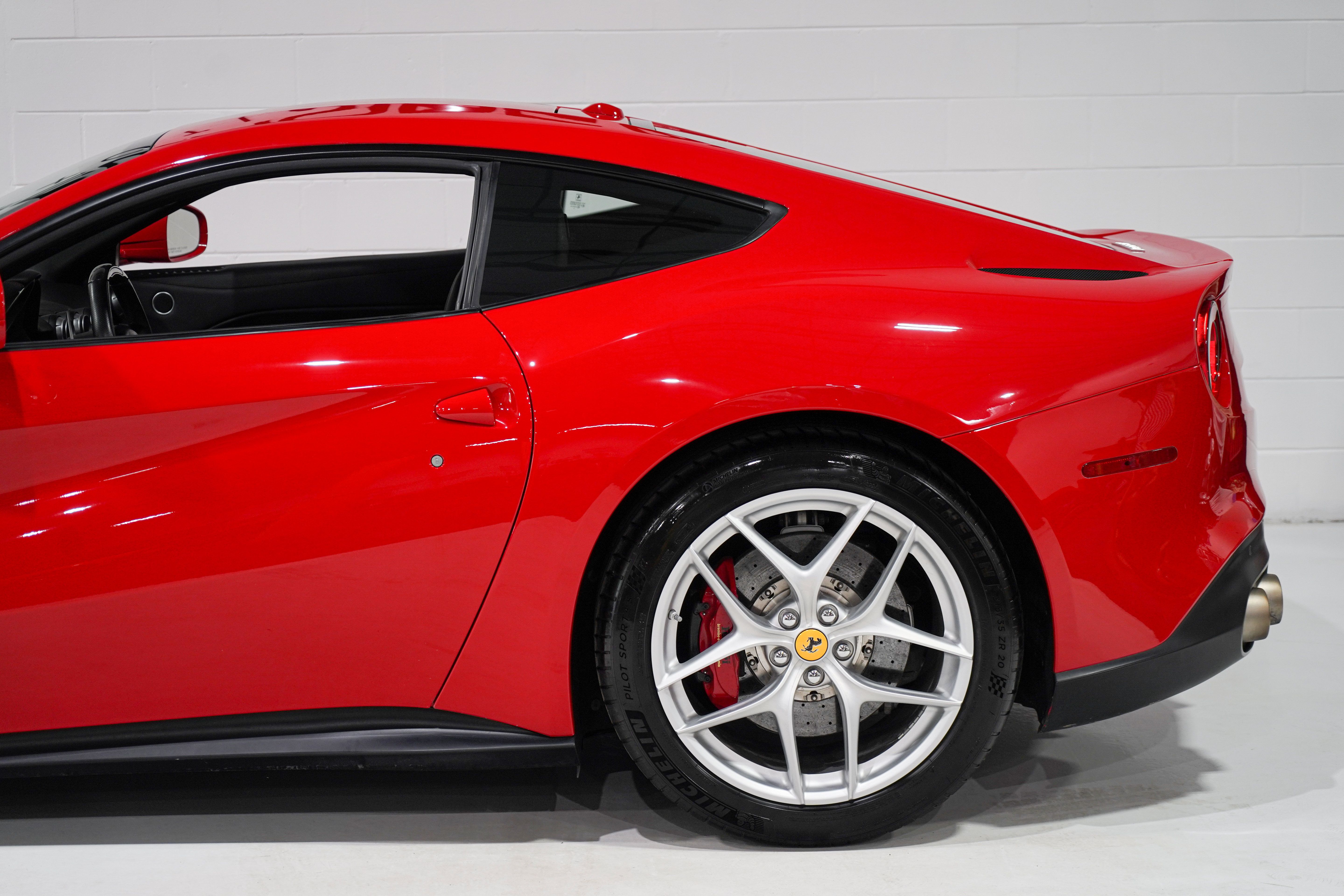 Used 2015 Ferrari F12 Berlinetta RWD image 33