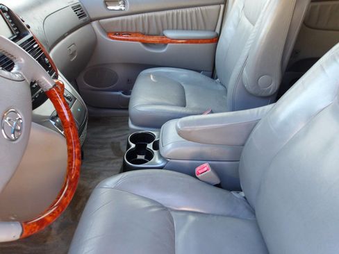 Used 2008 Toyota Sienna XLE Limited image 21