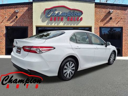 Used 2018 Toyota Camry FWD image 4