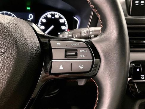 Used 2025 Honda Pilot TrailSport image 27