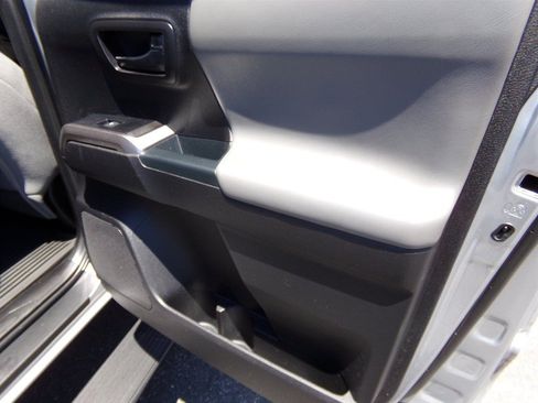 Used 2021 Toyota Tacoma SR5 AWD/4WD image 54