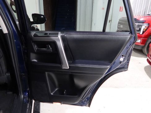 Used 2022 Toyota 4Runner SR5 Premium w/ Moonroof Package RWD image 31