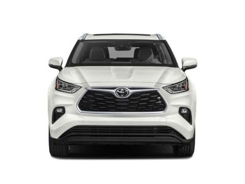 Used 2021 Toyota Highlander XLE AWD/4WD image 4