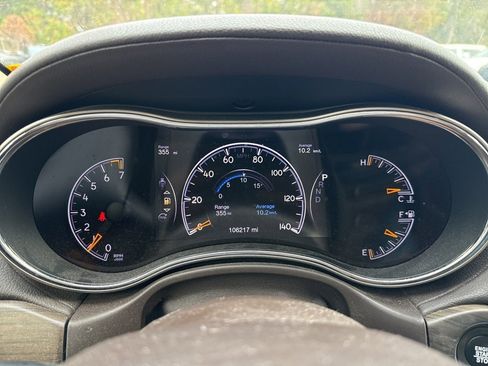 Used 2017 Jeep Grand Cherokee Overland w/ Jeep Active Safety Group image 14