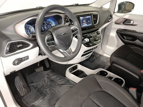 Used 2024 Chrysler Voyager LX FWD image 16