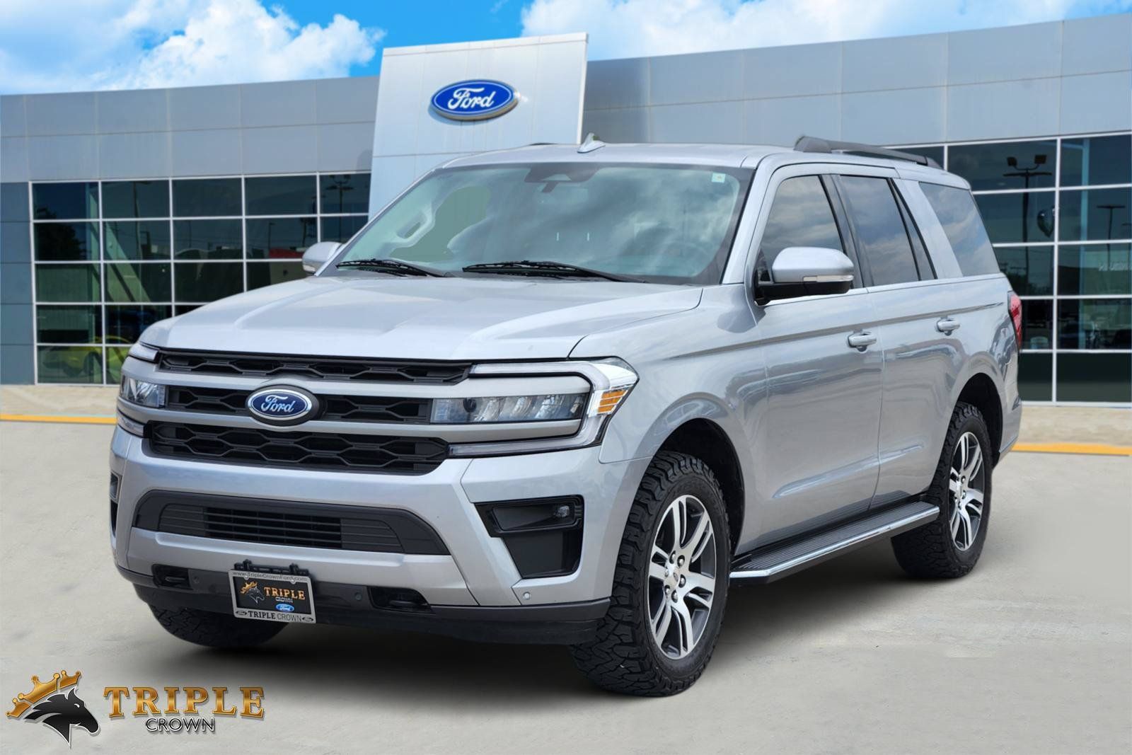 Used 2023 Ford Expedition XLT AWD/4WD image 2