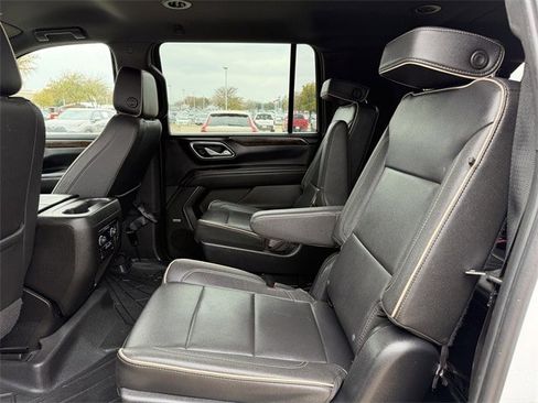 Used 2023 Chevrolet Suburban Premier image 29