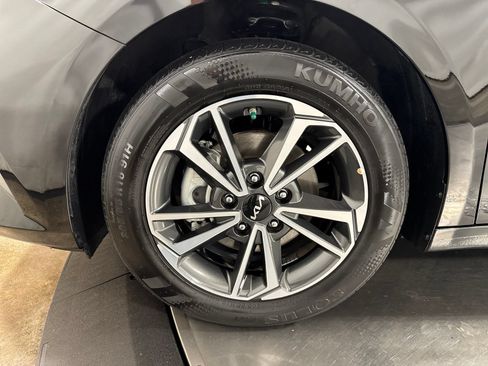 Certified 2023 Kia Forte LXS FWD image 2