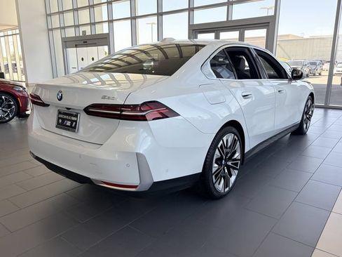 Used 2025 BMW 530i RWD image 4