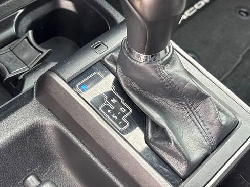 Used 2022 Toyota Tacoma TRD Off-Road RWD image 19