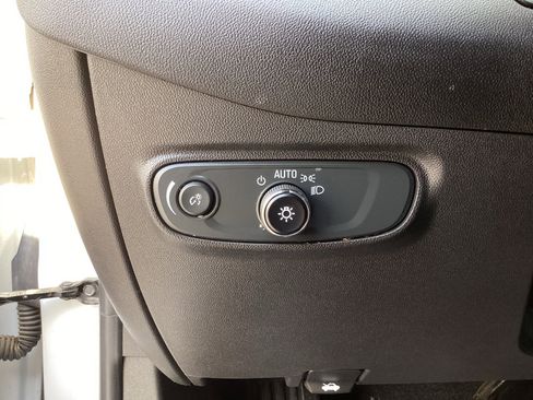 Used 2023 Chevrolet Equinox RS image 32