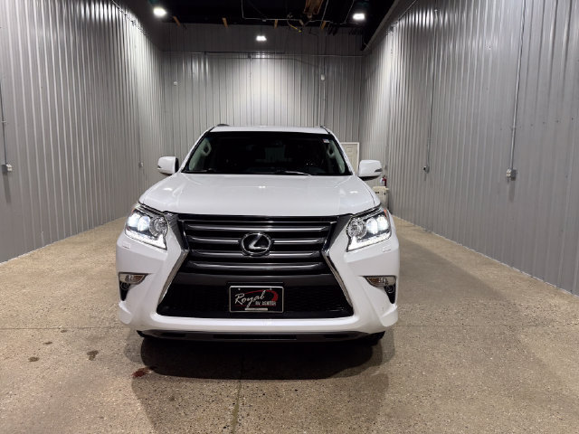 Used 2017 Lexus GX 460 Luxury w/ Preferred Accessory Package AWD/4WD image 3