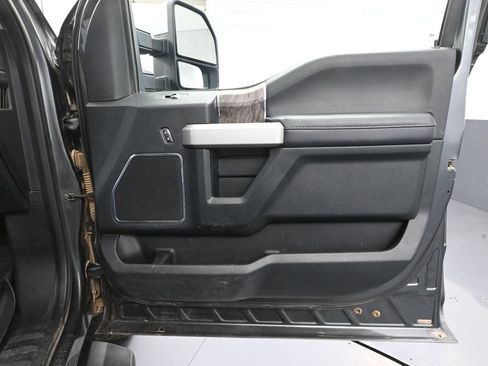 Used 2019 Ford F350 Lariat w/ Chrome Package image 46