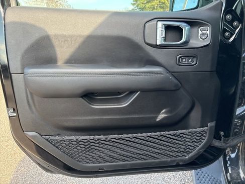 Used 2022 Jeep Wrangler Unlimited Sahara image 12