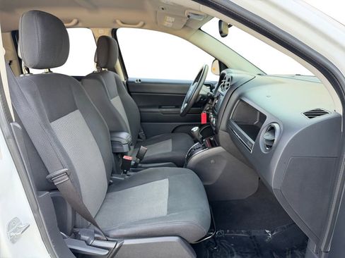 Used 2012 Jeep Compass Latitude FWD image 18