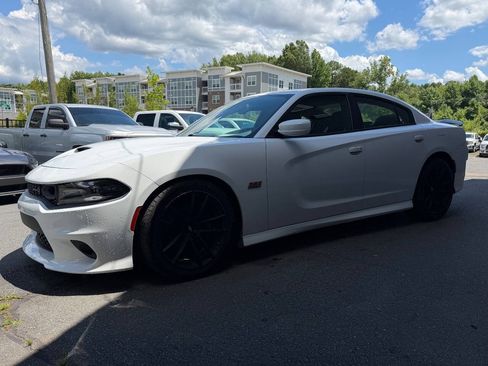 Used 2020 Dodge Charger Scat Pack w/ Dynamics Package RWD image 4