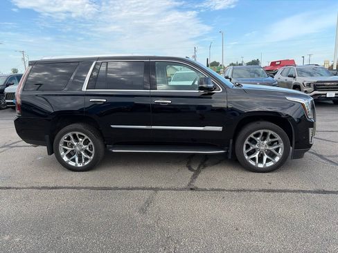 Used 2019 Cadillac Escalade Premium Luxury AWD/4WD image 4