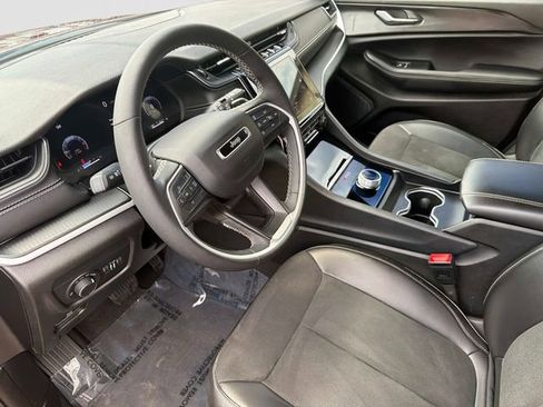 Used 2025 Jeep Grand Cherokee L Altitude AWD/4WD image 22